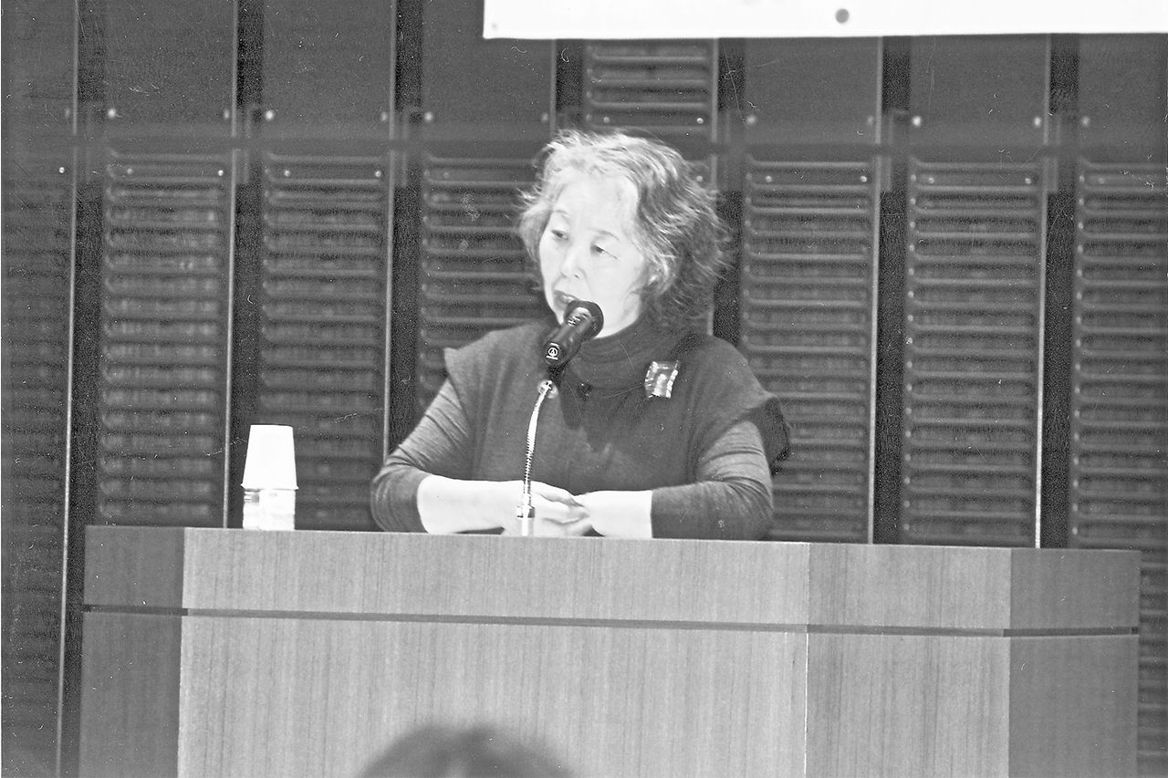 2006年ごろ幼稚園での講演。親たちに「字を知らない幼児のときこそ、心を豊かに育てる大切な時期」と訴える