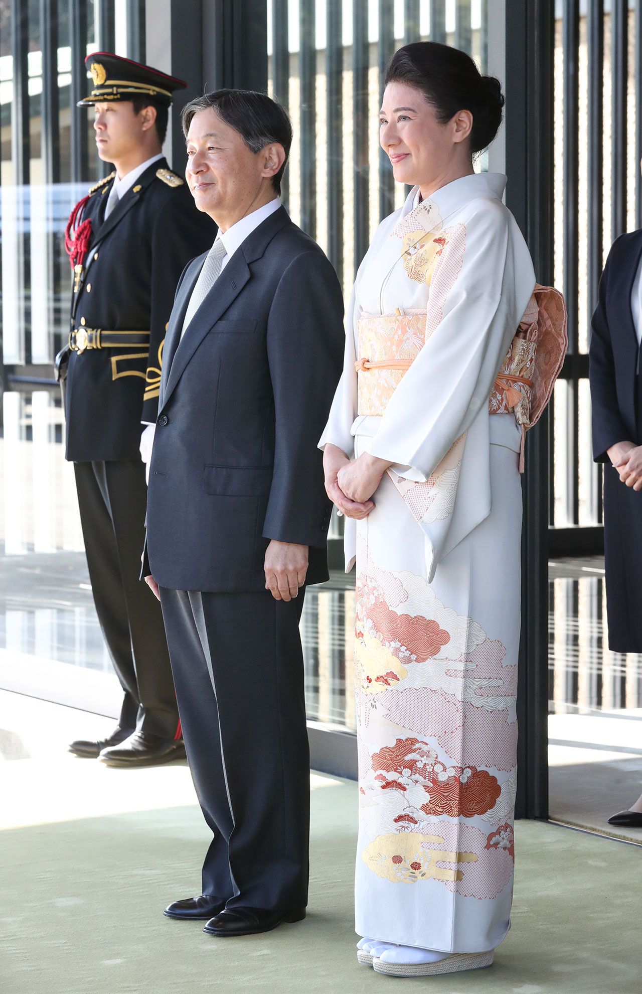 天皇、皇后両陛下は、ウズベキスタン大統領ご夫妻を皇居にお招き。雅子さまは吉祥文様の瑞雲柄の着物でおもてなしをされた（'19年12月）