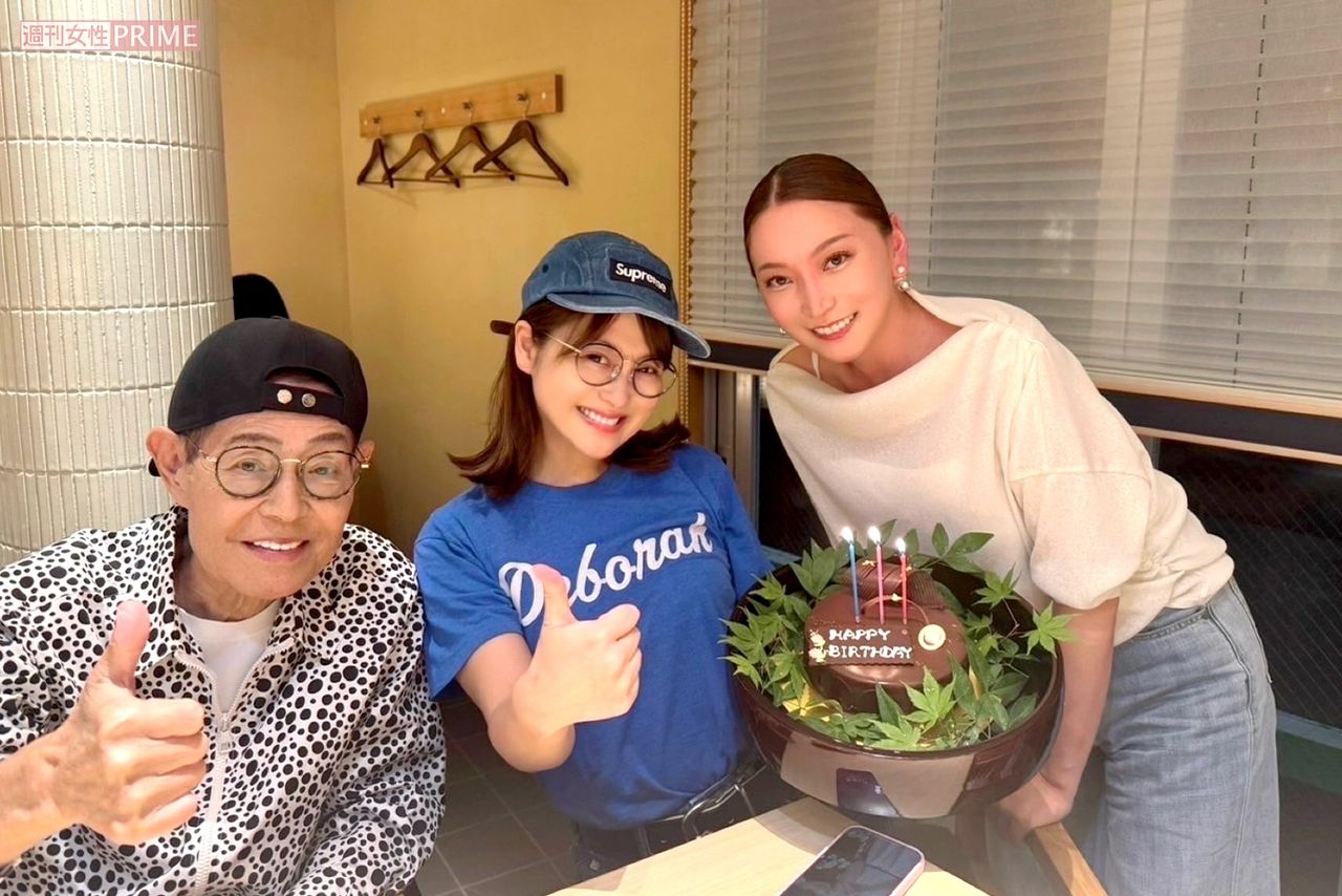 奈々ちゃんを囲んで、楽しい誕生会になりました!　写真提供／加藤綾菜