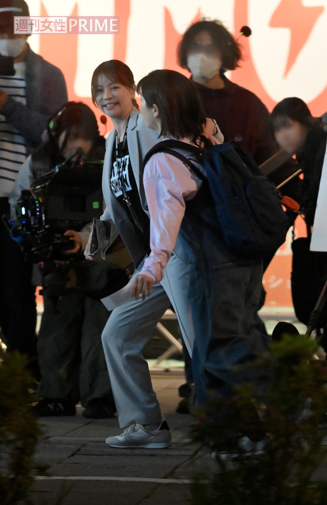 2026年4月、横浜市内でNetfkixドラマの撮影に臨んだ吉高由里子と香里奈