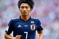 日本代表・柴崎岳は学生時代からクールな天才、そんな彼が隠れて泣いた理由