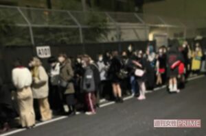 最後の入場待機列（読者提供）