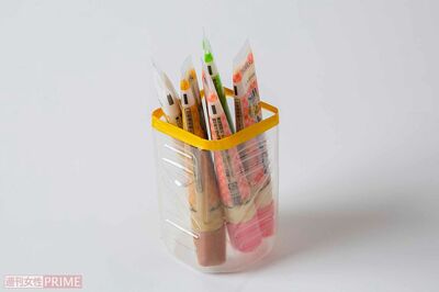 半分に切ったペットボトル容器にまとめて保存するのも手　撮影／伊藤和幸