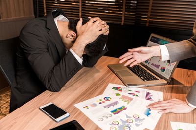 “鍋に顔” パワハラ芸能プロの「資本金1万円の経営実態」と社長の素顔