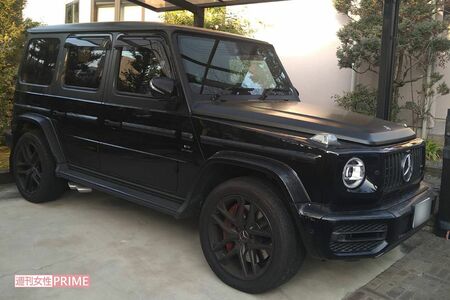 宮本容疑者が所有すると思われる黒い『ベンツ』