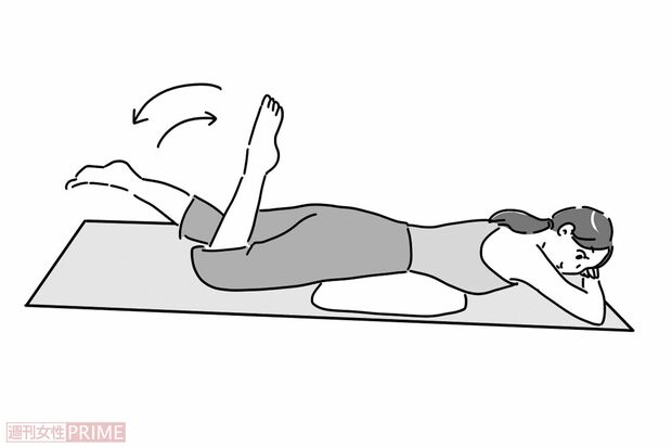 うつぶせ姿勢でお尻トントン（イラスト／赤松かおり）