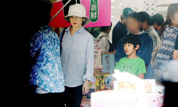 昨夏、静養のためお忍びで訪問された長野県でも警備体制は同じだった（'15年8月）