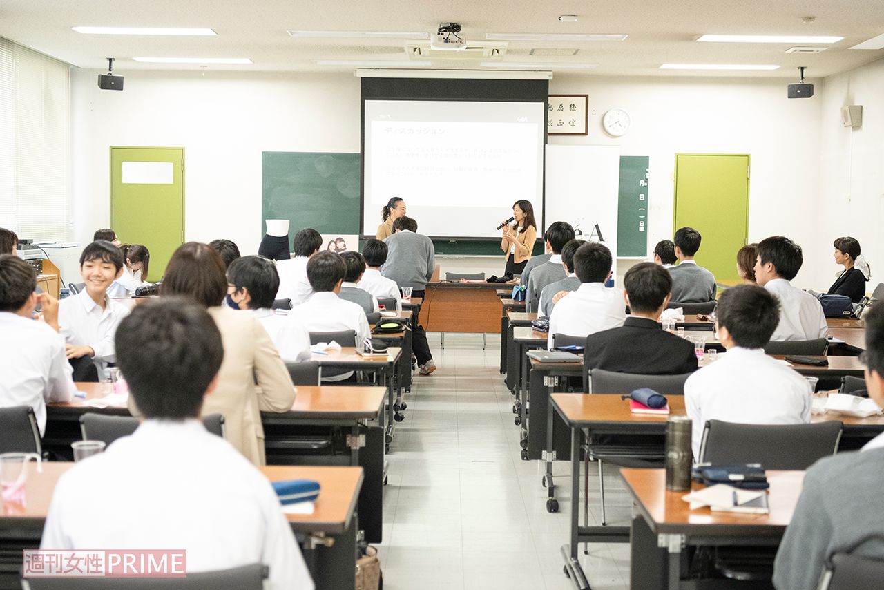 メディア関係者も多数訪れ、教室内はほぼ満席状態で生理セミナーは行われた