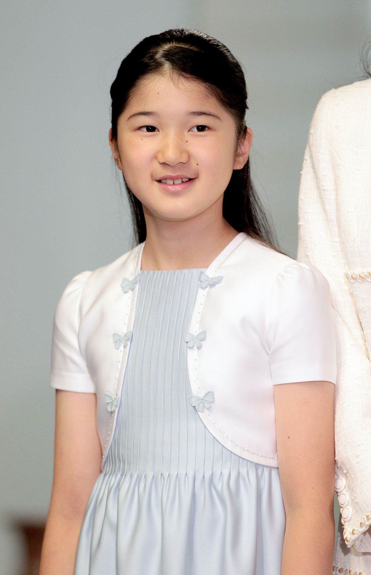 雅子さまチョイスのボレロをお召しの、幼い頃の愛子さま
