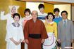左から、酒井敏也、高橋惠子、秋元真夏、松平健、荒牧慶彦、藤原紀香、大平峻也、葛山信吾(2019年)