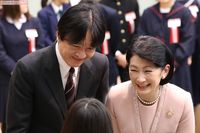 秋篠宮家が紡いだ医療従事者への500着のガウン、直筆の激励メッセージも！