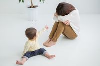 新型コロナ自粛で「密室育児」の毎日、乳幼児を抱えるママたちの苦悩