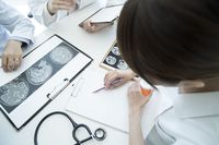 認知症予備軍は、わずか7ccの血液でわかる！検査の中身と進行を防ぐ脳トレ