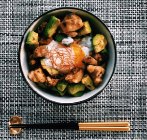 本人のインスタグラムには、見栄えがよく食欲をそそる料理が並ぶ