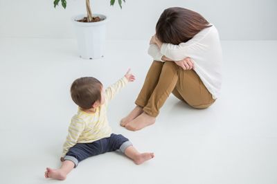 新型コロナ自粛で「密室育児」の毎日、乳幼児を抱えるママたちの苦悩