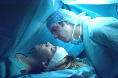 脳死、そして決断の時迫る臓器提供。心臓のバトンリレーを描く『あさがくるまえに』