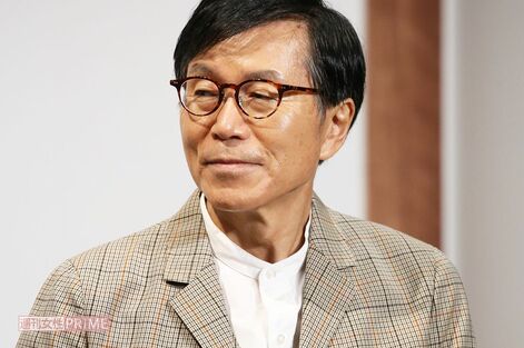 『リコカツ』で佐野史郎の代役・平田満、ドラマのイメージと異なる熱心な“マゴカツ”姿