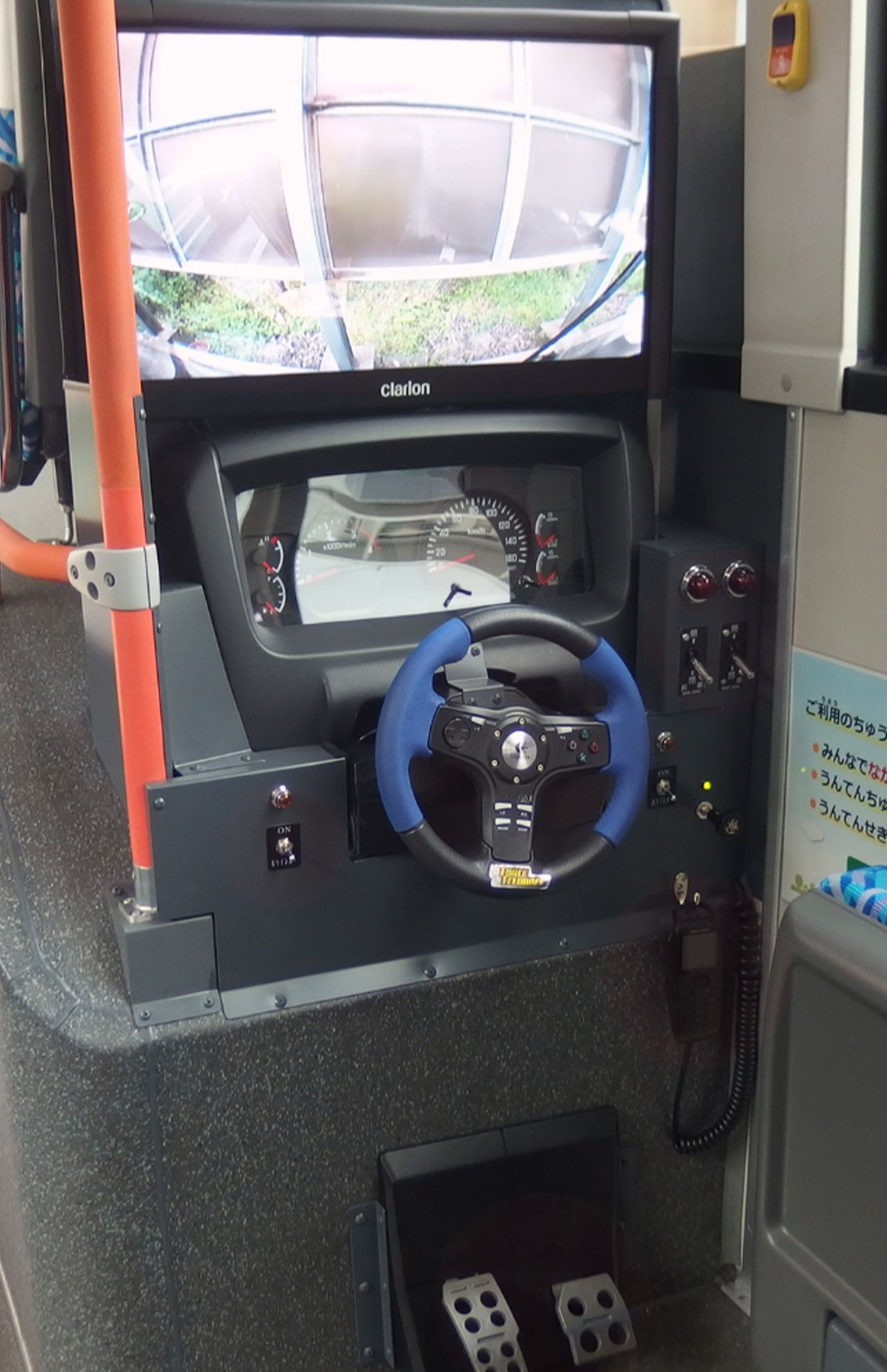 こども運転席（高槻市営バス公式サイトより）