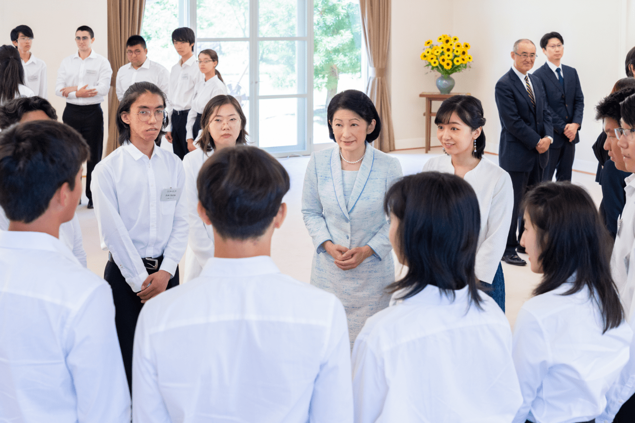 秋篠宮ご一家は、来日したブラジルの日本語学校に通う生徒たちとの交流を続け、紀子さまと佳子さまも参加（2023年7月24日）写真／宮内庁提供