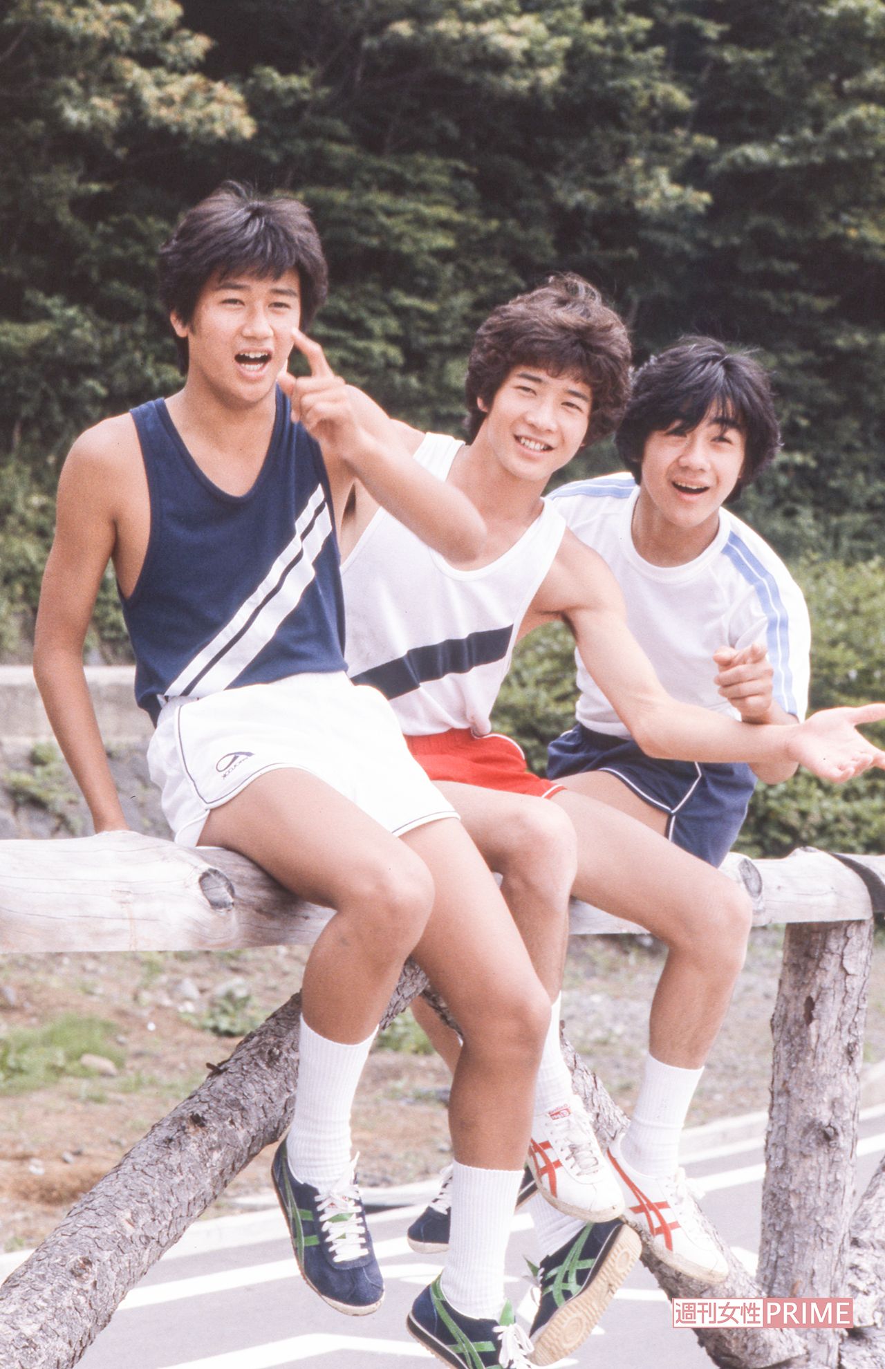 山中湖での合宿。泳いだり、バーベキューしたり……3人ともはしゃぎまくり!　撮影カメラマンは「宿泊施設の周りにファンが集まっちゃってね。すごい声援だったよ」（'80年7月）