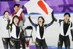 スピードスケート女子団体追い抜きで金の高木菜那、高木美帆、佐藤綾乃、菊池彩花(写真/共同通信)