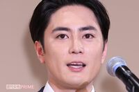 間宮祥太朗、月9ドラマ『真夏のシンデレラ』の現場に“奇妙な差し入れ”を連発! オリジナルキャップにガチ…