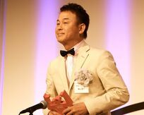 有吉弘行の恩人!? 中国放送･横山雄二アナがギャラクシー賞を受賞