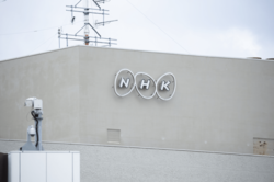 《NHKの調査で判明》「テレビは見ない」10代後半〜20代が7割！テレビ離れは一因は「NHK受信料」加速する不満の声