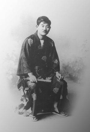 明治35（1902）年、中国の大連で軽業の一座を立ち上げたのが木下サーカスの始まり。写真は旗揚げして意気盛んなころの初代・唯助氏