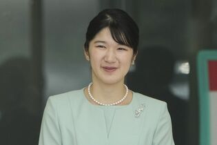 《10月17日には“いとこ”リンクも》愛子さま、鳥取訪問で佳子さま愛用ブランドの“梨色ワンピ”を披露…三陽商会が明かす「客からの感謝の声」
