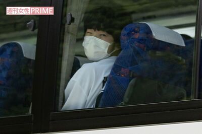 帰りのバスに乗られる悠仁さま