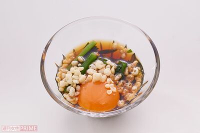 天かすのせニラ卵黄つけだれ（撮影／廣瀬靖士）