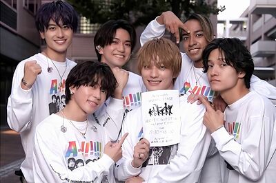 関西ジュニアの6人組グループ『Aぇ！group』が学園祭の無料イベントにサプライズ出演、ファンの女子学生と…