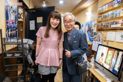 デュエット相手の高島レイラさんと。東京音大卒の実力派歌手だ（撮影／佐藤靖彦）