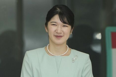 《10月17日には“いとこ”リンクも》愛子さま、鳥取訪問で佳子さま愛用ブランドの“梨色ワンピ”を披露…三陽商会が明かす「客からの感謝の声」