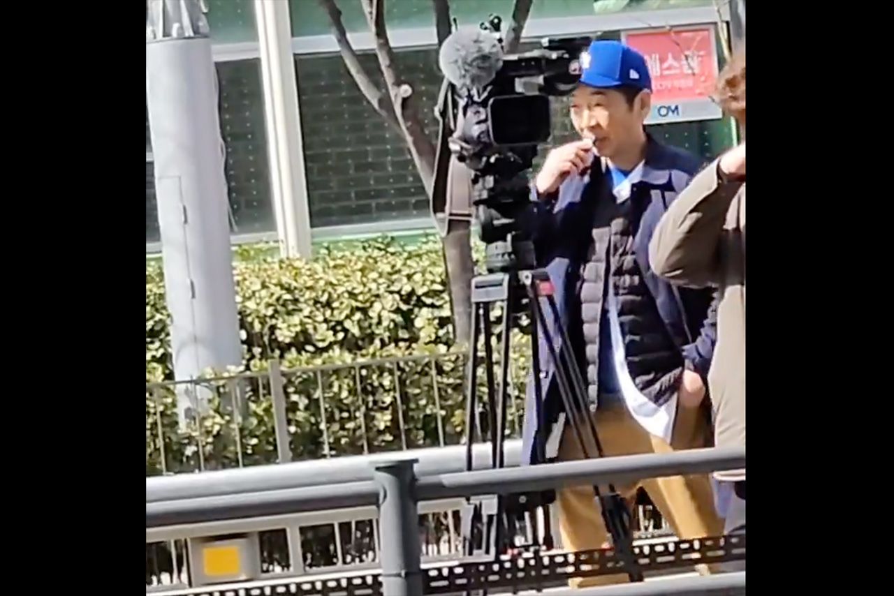 SNSで拡散されている、『ミヤネ屋』取材で韓国を訪れた宮根誠司の路上喫煙