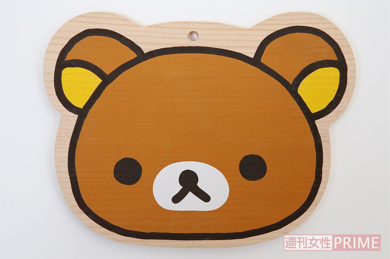 善光寺（長野県長野市）年間600万人が参拝に訪れる、信州を代表する寺。’11年から販売されている、子どもや女性に大人気の絵馬。「牛にひかれて善光寺まいり」をモチーフにした、牛の姿をしたリラックマコラボグッズも販売中　撮影／齋藤周造