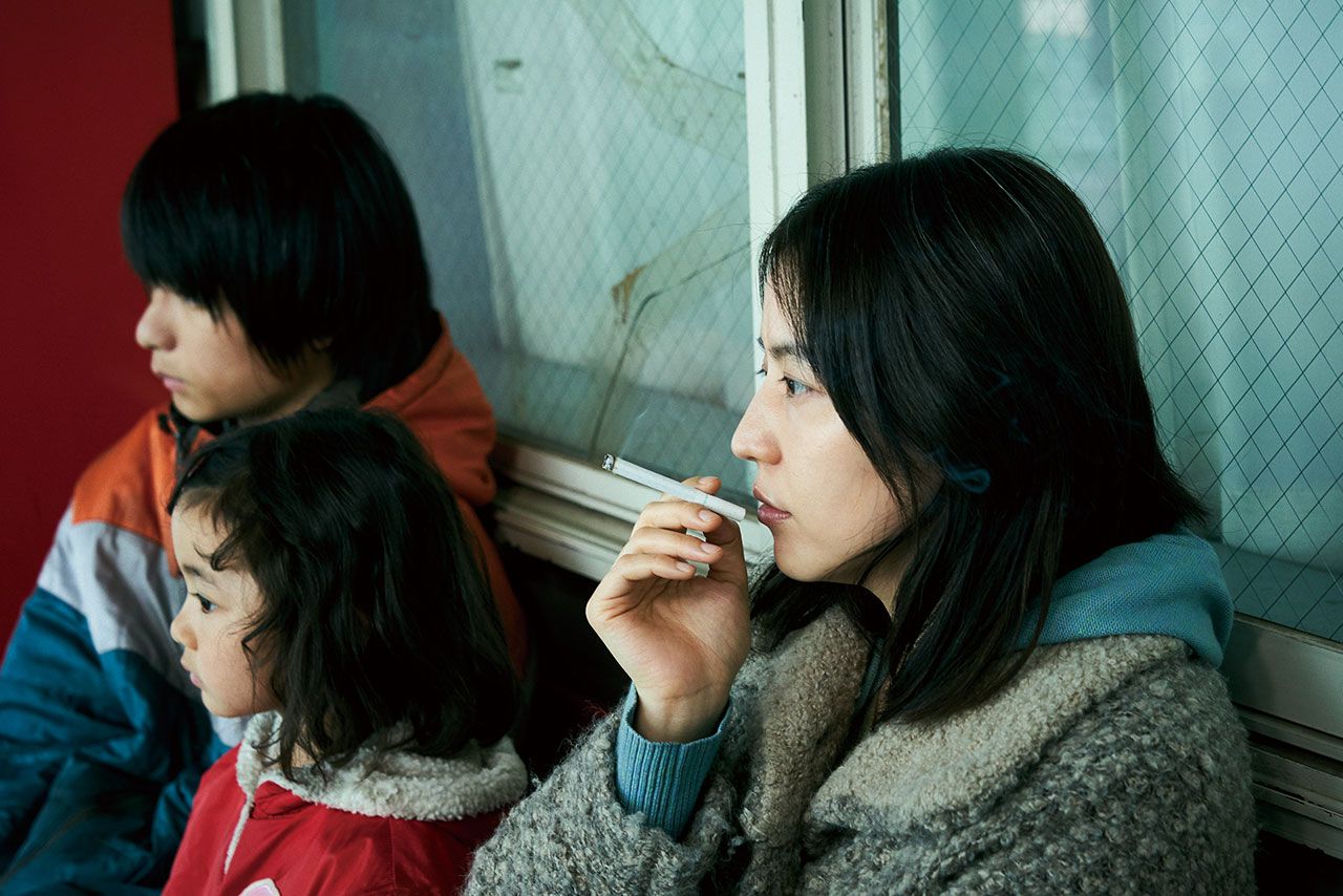 公開中の映画『MOTHER マザー』 （C）2020『MOTHER』製作委員会