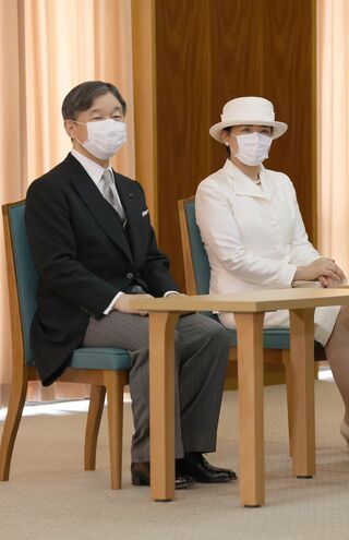 6月21日、東京都台東区で行われた『日本学士院授賞式』に出席された両陛下