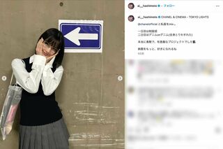 11月29日には黒髪＆メガネに制服風のコーディネートを投稿していた橋本愛（本人のインスタグラムより）