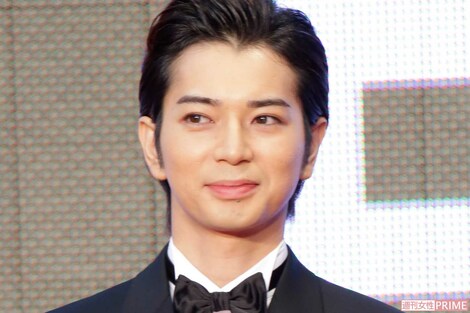 松本潤、ワイルドな“ヒゲ姿”の最新近影が「めっちゃ渋いイケオジ」嵐終了から4か月で進む“脱アイドル化”