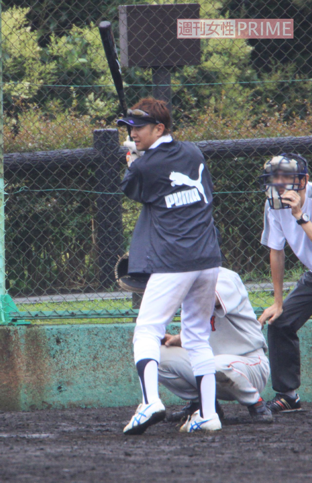 2009年7月、俳優チームの草野球に参加する中居正広3