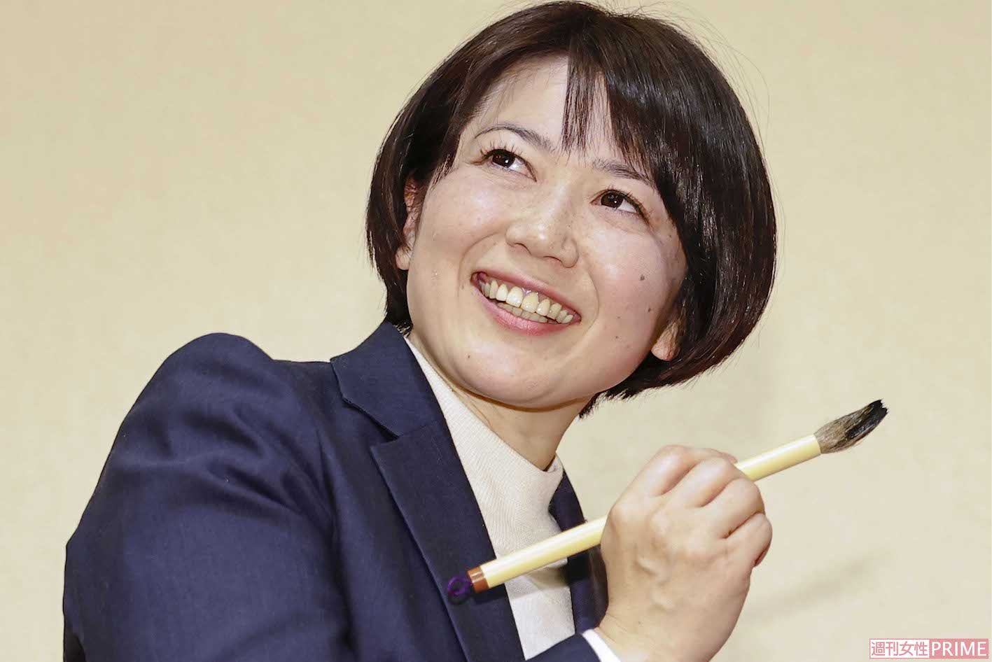 群馬県前橋市の市長に出直し選挙で返り咲いた小川晶氏