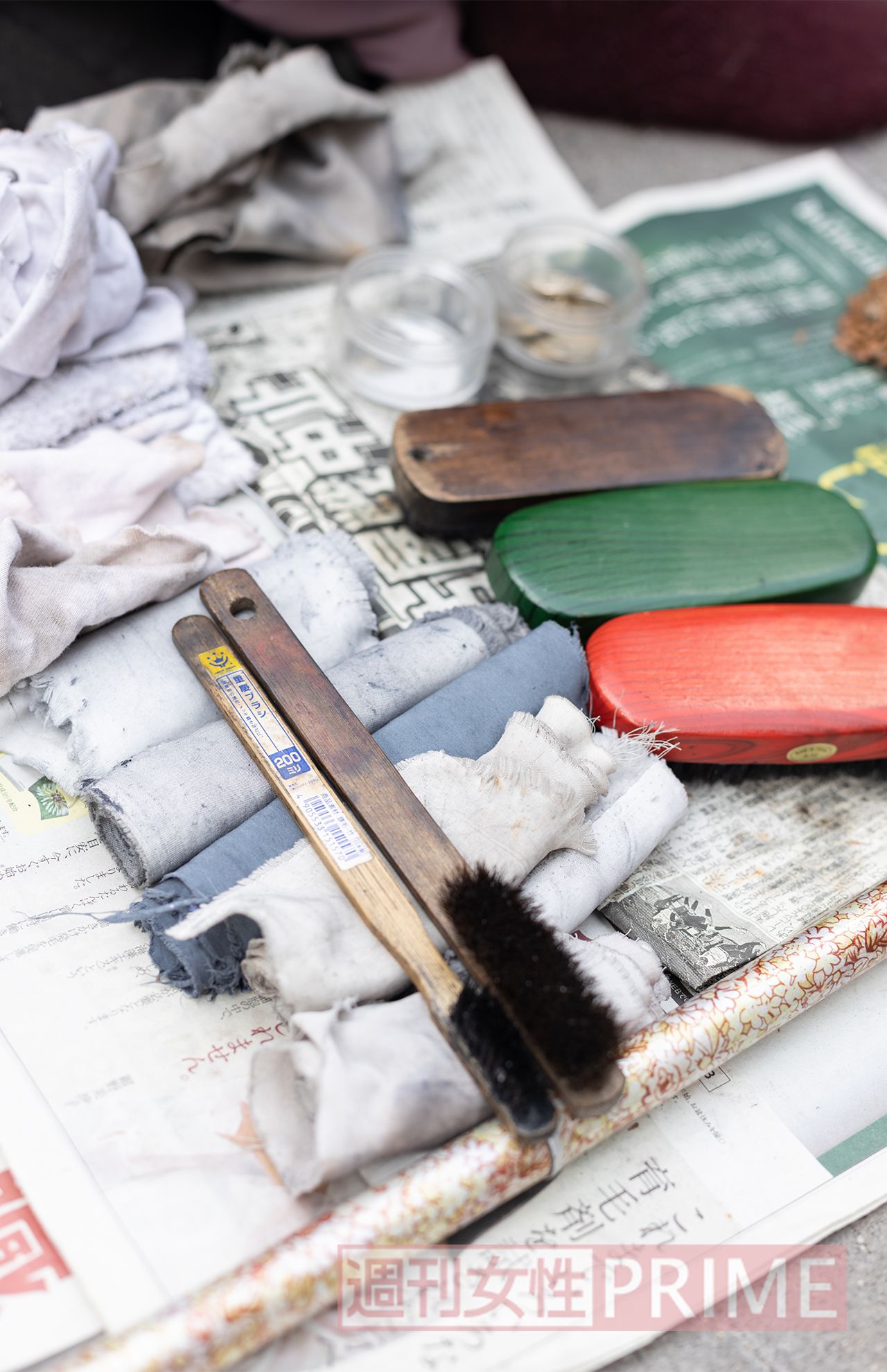 使い込まれた靴磨き道具の数々