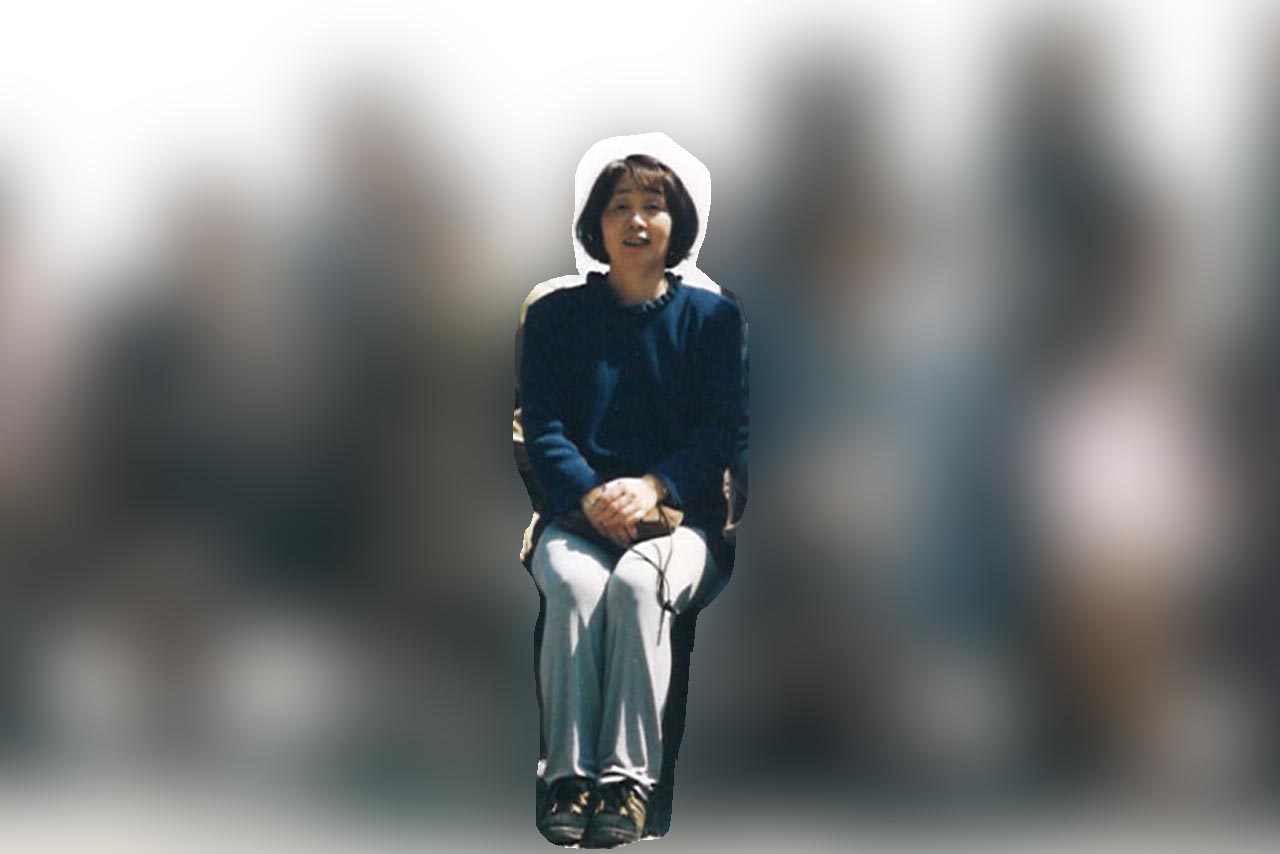 旅行先の集合写真での筧千佐子被告