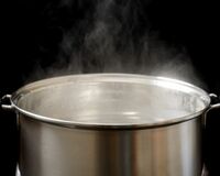 ラーメンも作れない男性「自分ひとりでは何もできない」