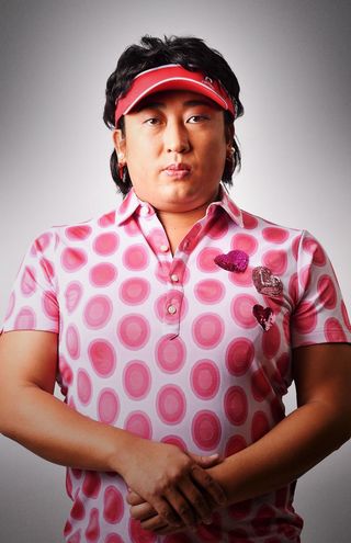 容疑者7：犬塚聡子。プロゴルファー。世界の賞レースで活躍するゴルファー。(c)テレビ東京