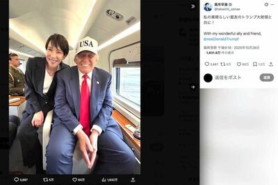 大統領専用ヘリ『マリーン・ワン』機内で撮影された高市早苗首相とトランプ大統領のツーショット（高市首相のXより）