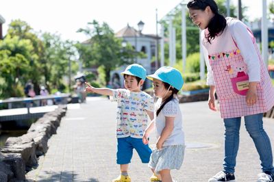 妊娠で謝罪や解雇も！過重労働だけじゃない「保育園の大奥」に苦しむ保育士たち