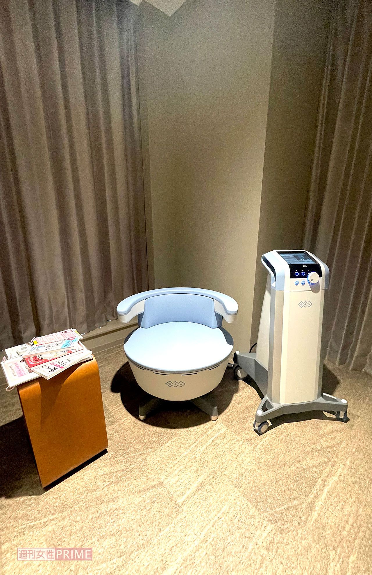 【エムセラ】イスに座るだけで電磁波が骨盤底筋を刺激。強さによってビリビリという刺激を感じるが、痛みはない